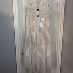 BCBGMAXAZRIA FLOWY WHITE WOMAN COCKTAIL DRESS